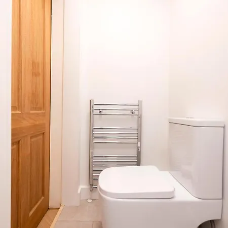 Joivy Attractive Flat Near Haymarket Station