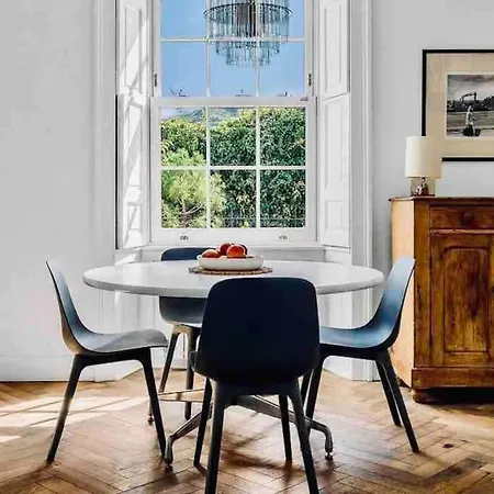 Apartment Stylish Georgian Garden + Secure Parking Edinburgh