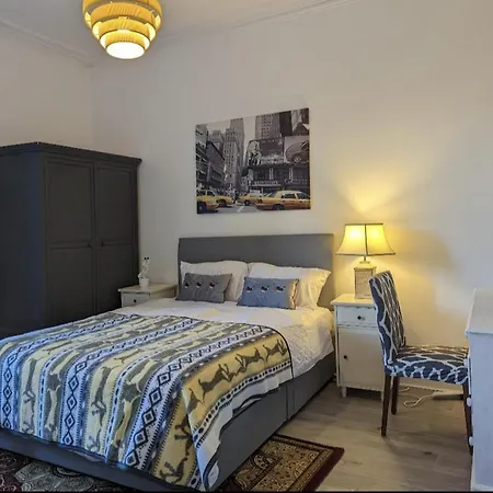Bright Close To City Centre * Edinburgh