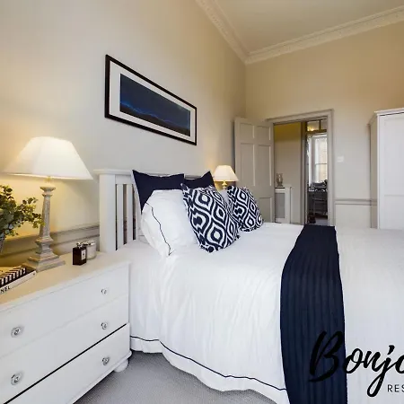 Montaigne - 2 Br-1ba In Stockbridge By Bonjour Residences *