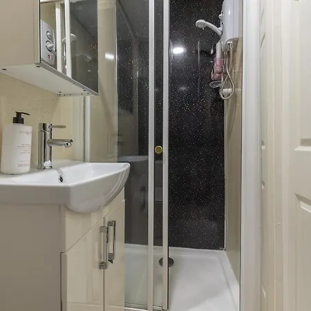 Contemporary 3 Bed City Centre - Ensuite Edinburgh