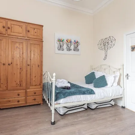 Contemporary 3 Bed Centre - Ensuite Edimburgo