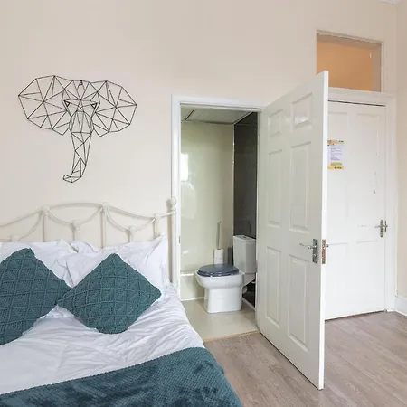 Contemporary 3 Bed City Centre - Ensuite Lejlighed *