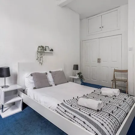 Centre 2 Bedroom Flat - Close To Haymarket Train Station. Apartamento
