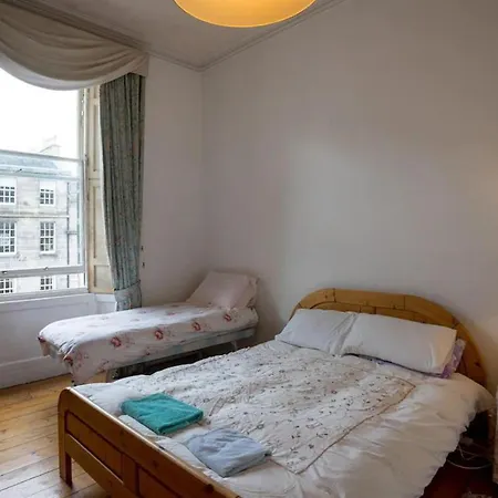 Appartamento Captivating 4-bed In