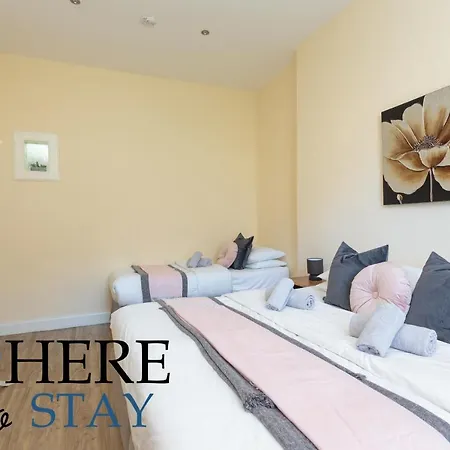 Beautiful 2bed Ground-f Pitt St. *