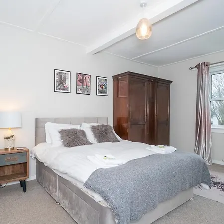 Pass The Keys Cosy And Spacious 2 Beds Flat With - Free Parking *