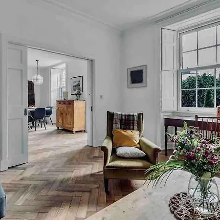 Apartment Stylish Georgian Garden + Secure Parking Edinburgh