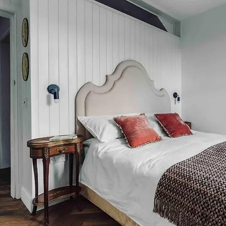 Apartment Stylish Georgian Garden + Secure Parking *