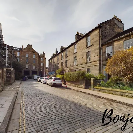 Montaigne - 2 Br-1ba In Stockbridge By Bonjour Residences *