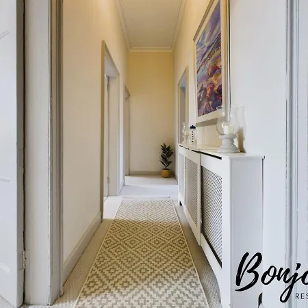 Montaigne - 2 Br-1ba In Stockbridge By Bonjour Residences Apartment *