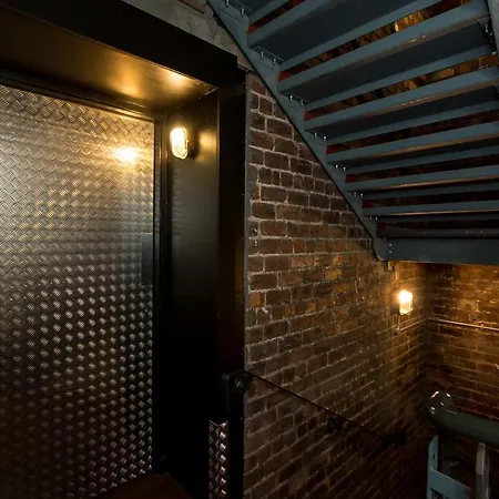 Hostel Code Pod - The Loft - *