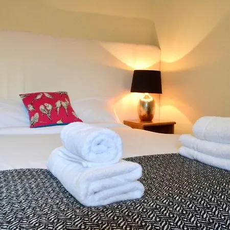 Cosy Bright And Modern 1 Bedroom Centre Flat شقة *