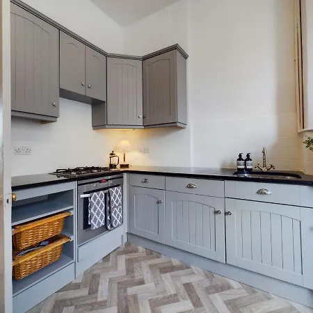 Stylish & Modern 2 Bedroom - Stockbridge.