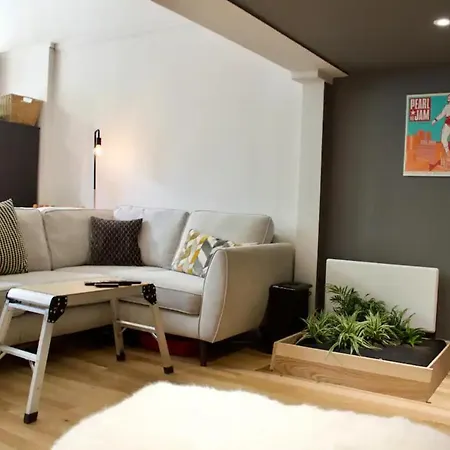 Modern 1bd Flat In Apartment *