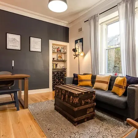 Modern And Stylish 2 Bd House In Édimbourg