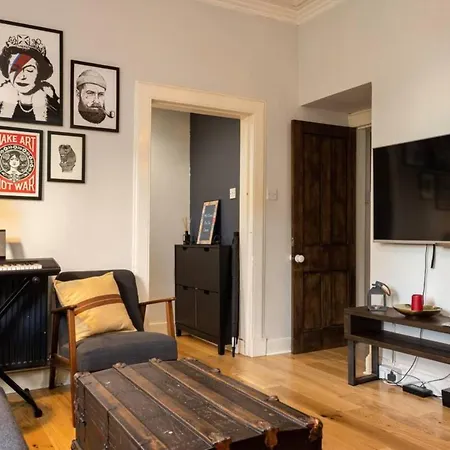 Modern And Stylish 2 Bd House In