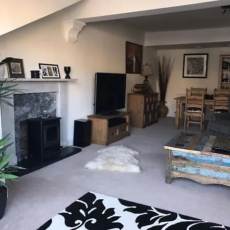 Fabulous New Town Flat *