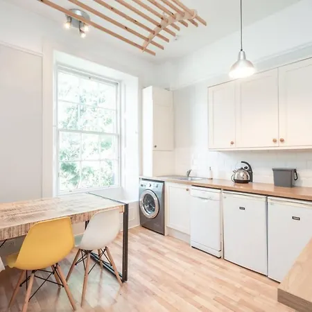 Modern & Central Georgian Flat Near Castle Edimburgo