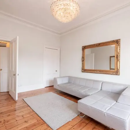 아파트 Modern & Central Georgian Flat Near Castle