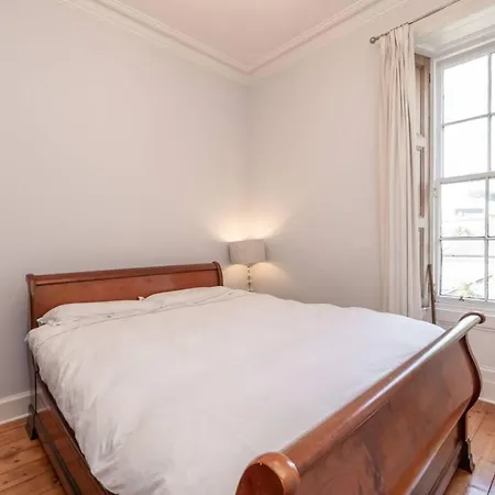Modern & Central Georgian Flat Near Castle *