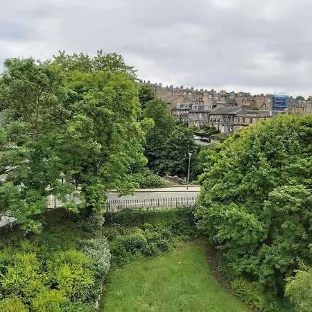Spacious 2 Bedroom Apt - Centre * Edinburgh