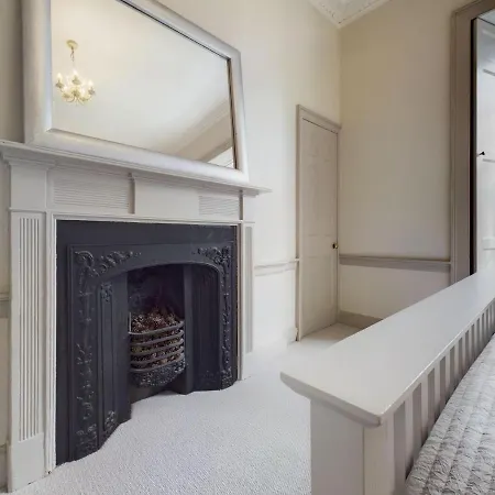 Stylish & Modern 2 Bedroom - Stockbridge. Διαμέρισμα *