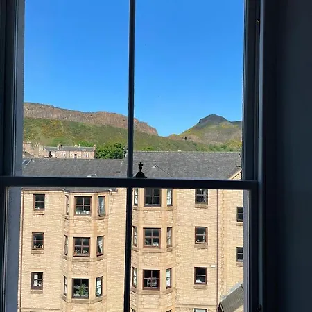 Stunning 2 Bedroom 2 Bathroom - Heart Of - Scenic Views Of Arthur Seat. Apartament