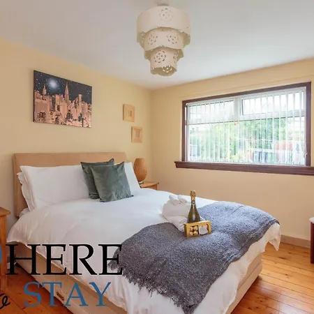 Apartament Lovely By The Hillwood Park-free Parking