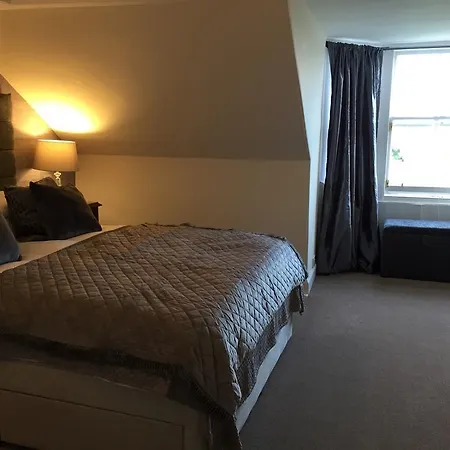 Bed & Breakfast Sixteen