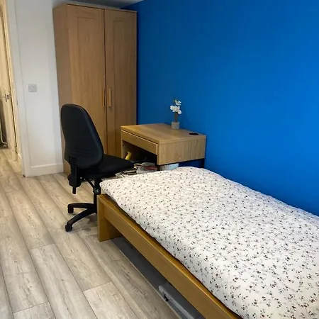 One Bedroom In Spacious Bungalow, Free Parking & Private Entrance Edinburgh