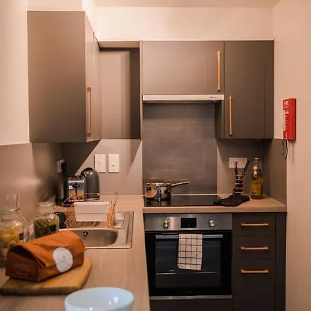 Bright And Ensuite Bedrooms At Mcdonald Road In * EDI