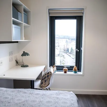 Bright And Ensuite Bedrooms At Mcdonald Road In