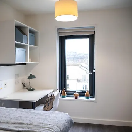 For Students Only - Mcdonald Road In Edinburgh