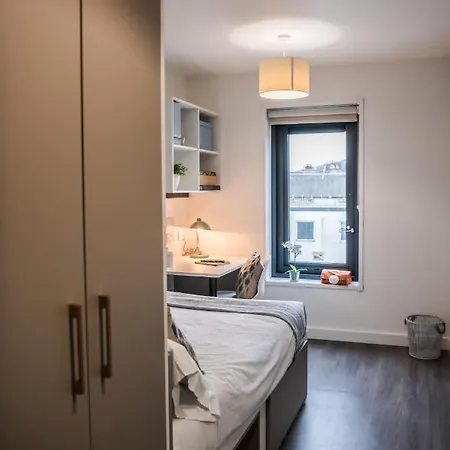 Bright And Ensuite Bedrooms At Mcdonald Road In Apartment
