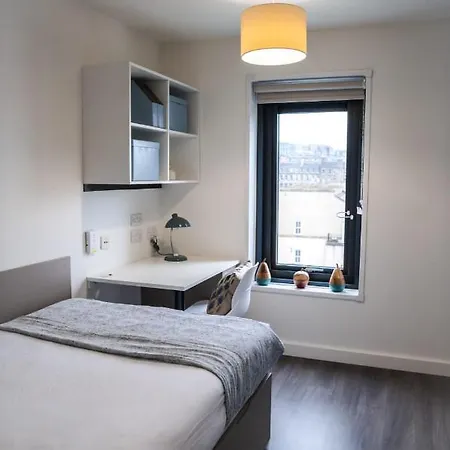 Bright And Ensuite Bedrooms At Mcdonald Road In