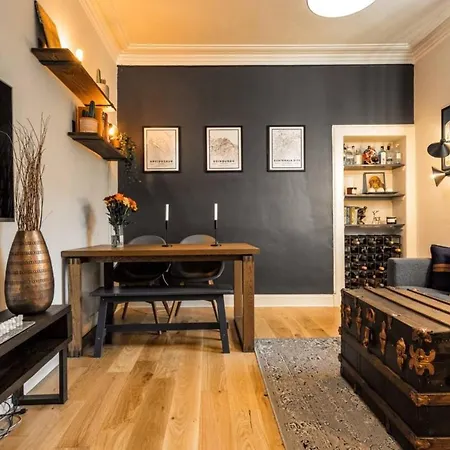 Modern And Stylish 2 Bd House In Édimbourg