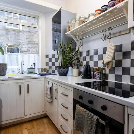 Modern And Stylish 2 Bd House In Édimbourg