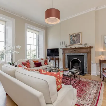 Stunning New Town 3 Bed Appartement