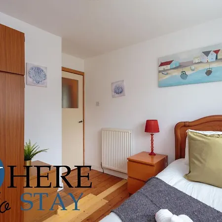 Apartment Lovely By The Hillwood Park-free Parking