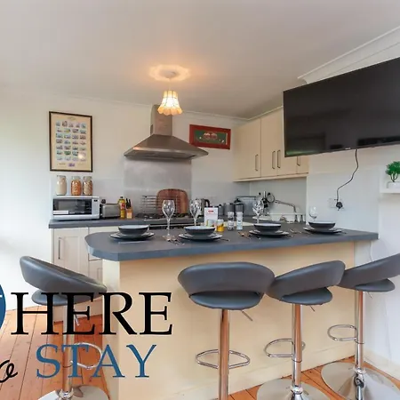 Lovely By The Hillwood Park-free Parking *