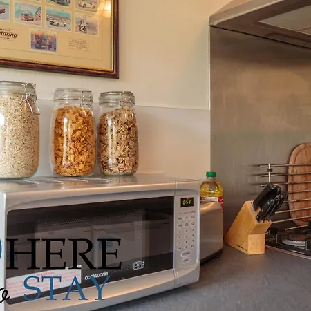 Lovely By The Hillwood Park-free Parking *