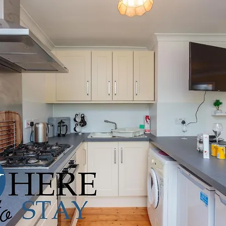 Appartement Lovely By The Hillwood Park-free Parking *