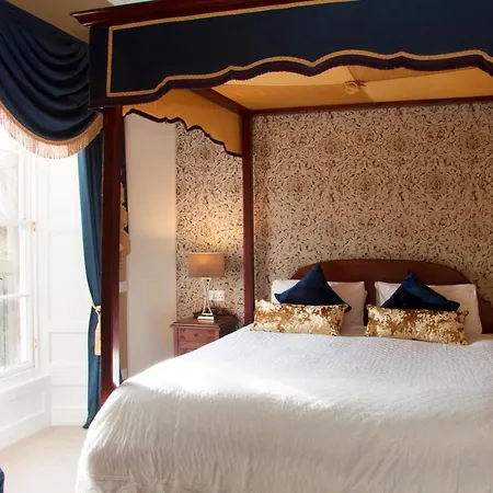 Royal Scots Club Hotel 3*