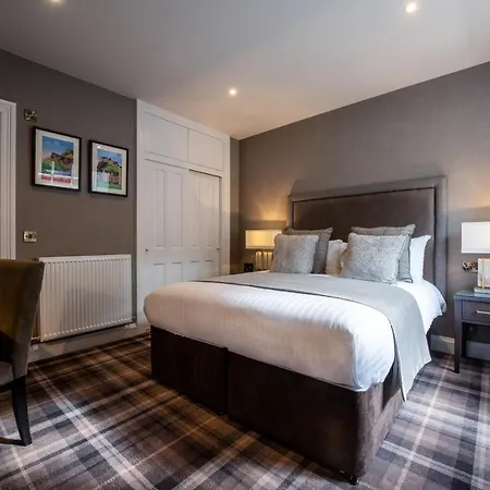 Royal Scots Club Hotel