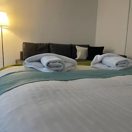 Stunning Castle View Beautiful Apartment Edinburgh