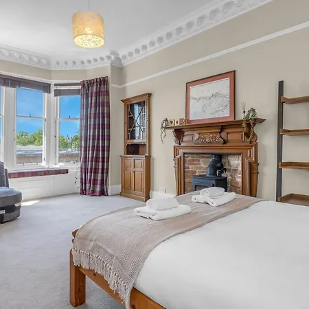 Marchmont Traditional