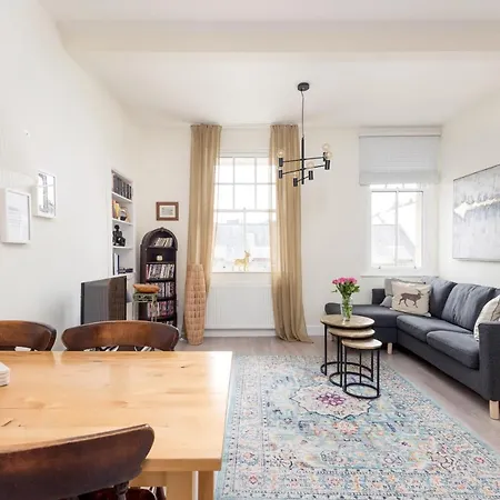 아파트 The Tron Square