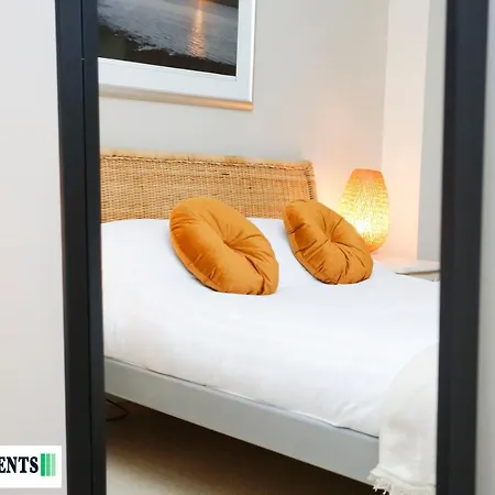 Lägenhet Large 2 Bed Centre - Free Parking