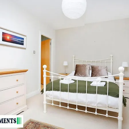 Large 2 Bed Centre - Free Parking * Edinburgh